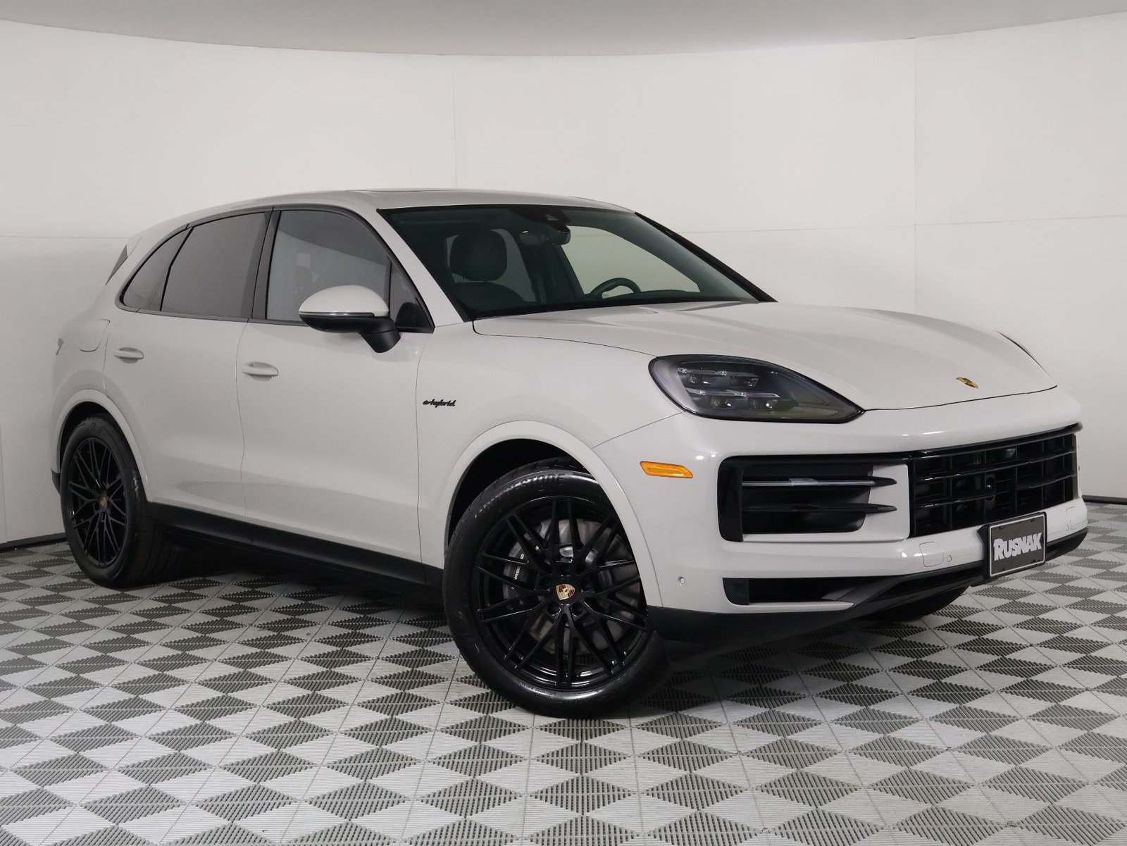 Certified 2026 Porsche Cayenne E-Hybrid AWD/4WD image 9