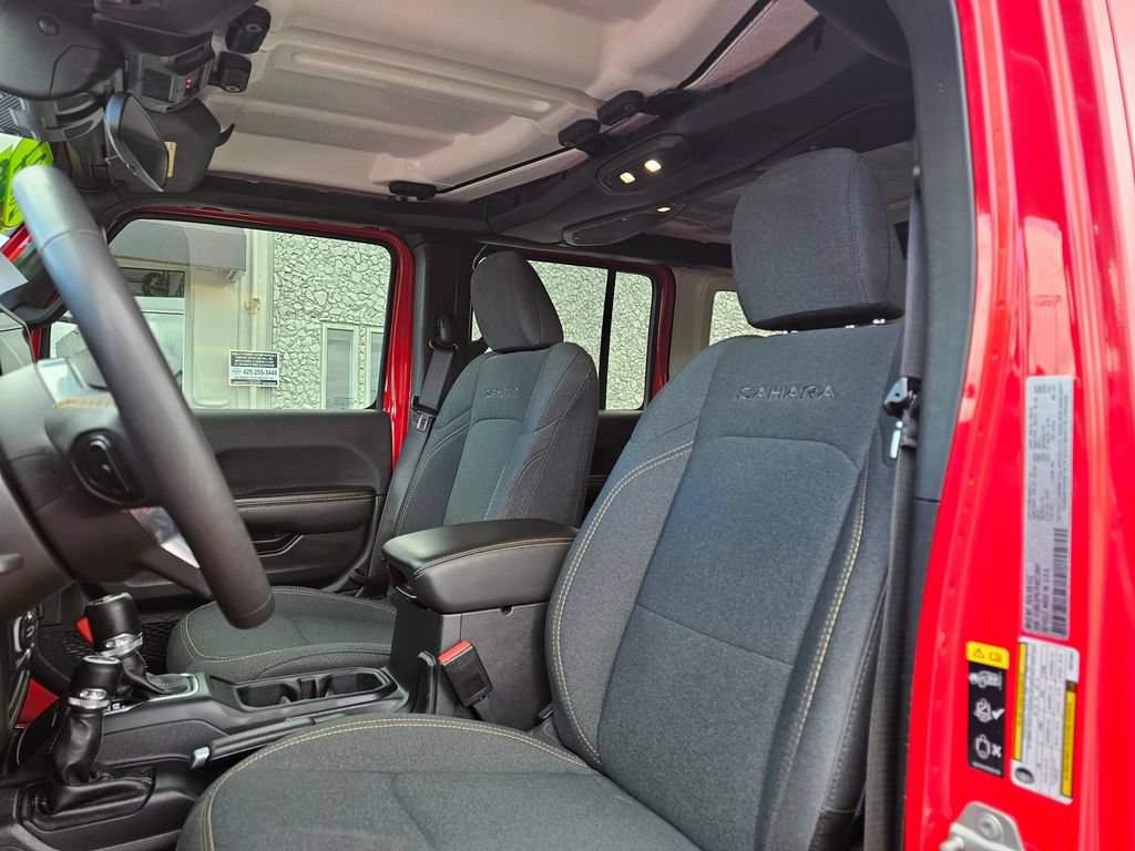 Used 2024 Jeep Wrangler Unlimited Sahara AWD/4WD image 18