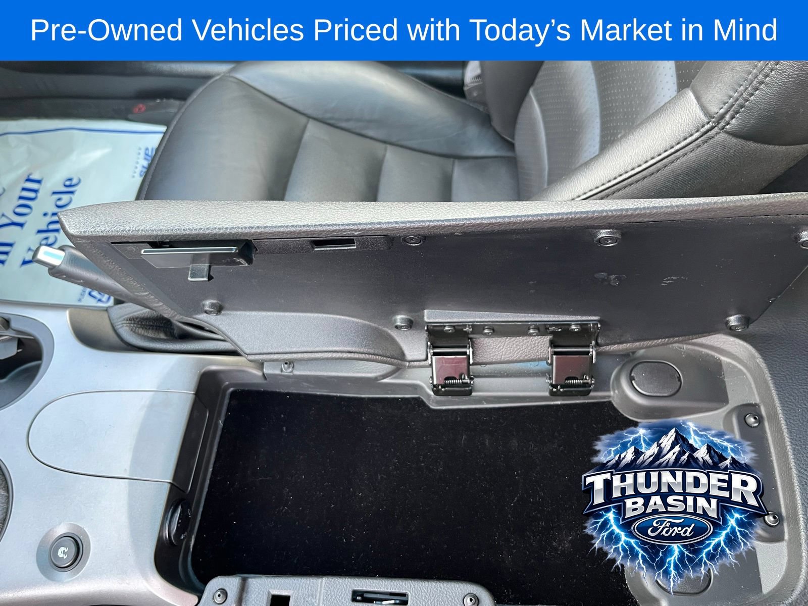 Used 2006 Chevrolet Corvette Coupe w/ Preferred Equipment Group RWD image 18