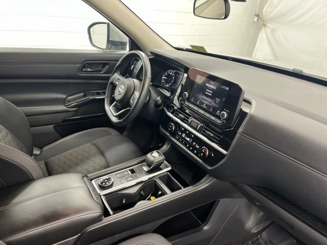 Used 2025 Nissan Pathfinder SV AWD/4WD image 26