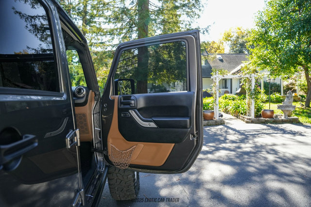 Used 2016 Jeep Wrangler Unlimited Rubicon w/ Connectivity Group image 18