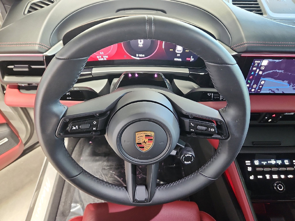 Certified 2026 Porsche Macan 4 Electric AWD/4WD image 19