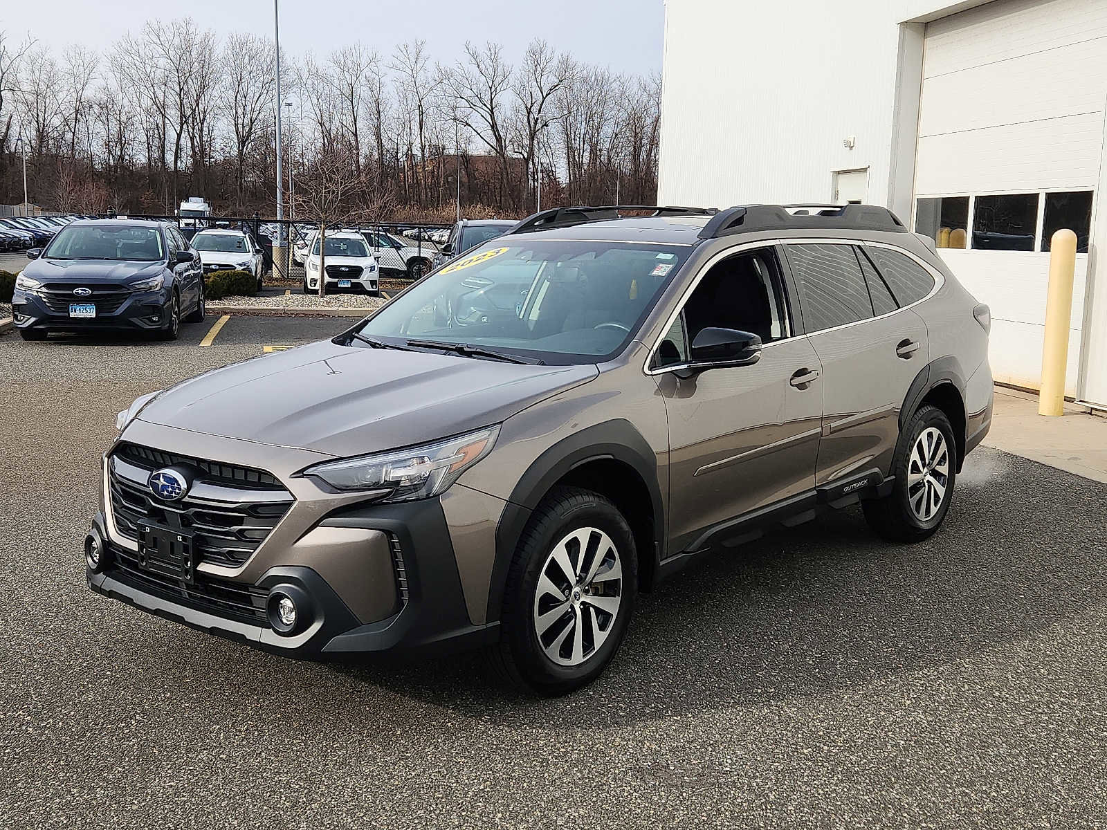 Used 2023 Subaru Outback Premium image 3
