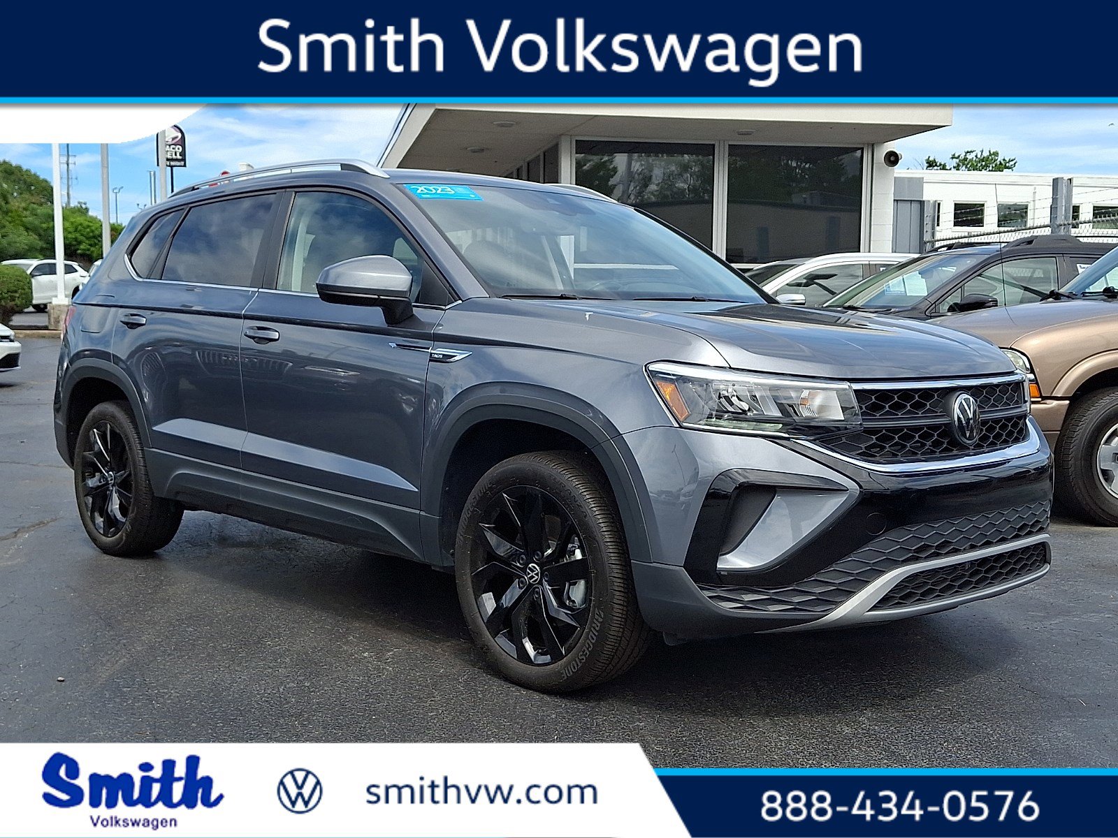 Used 2023 Volkswagen Taos SE w/ Black Wheel Package FWD image 1