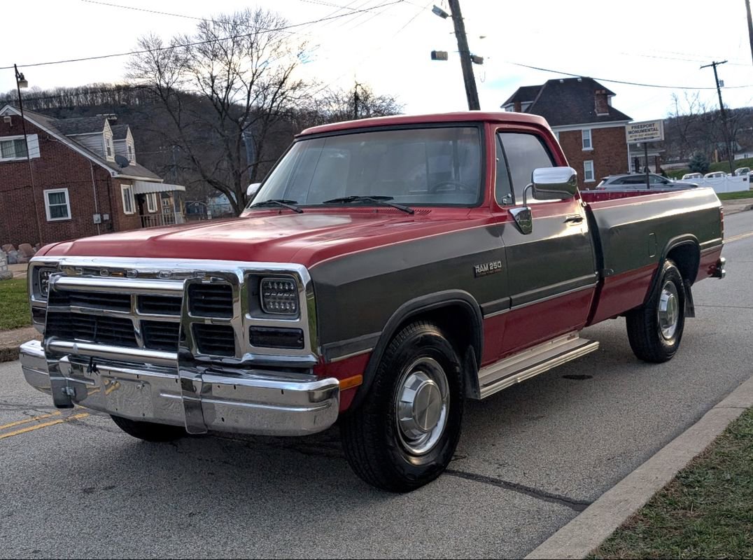 Used 1992 Dodge D/W Truck 250 image 4