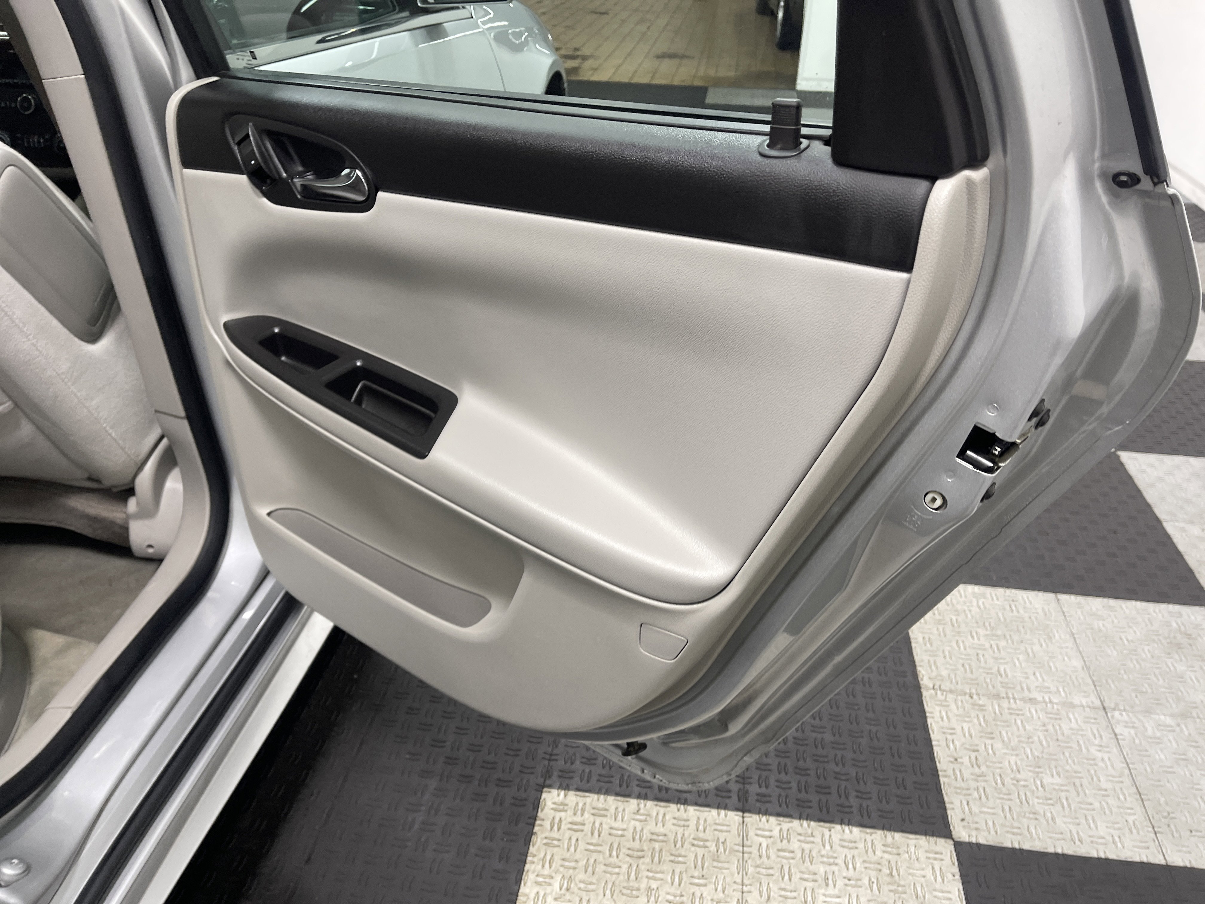 Used 2013 Chevrolet Impala LT w/ LT Sunroof Package FWD image 18