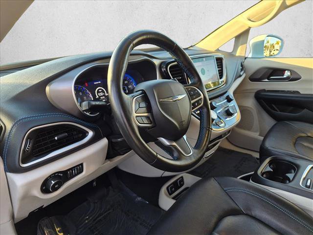 Used 2021 Chrysler Pacifica Touring-L w/ Uconnect Theater Family Group FWD image 10