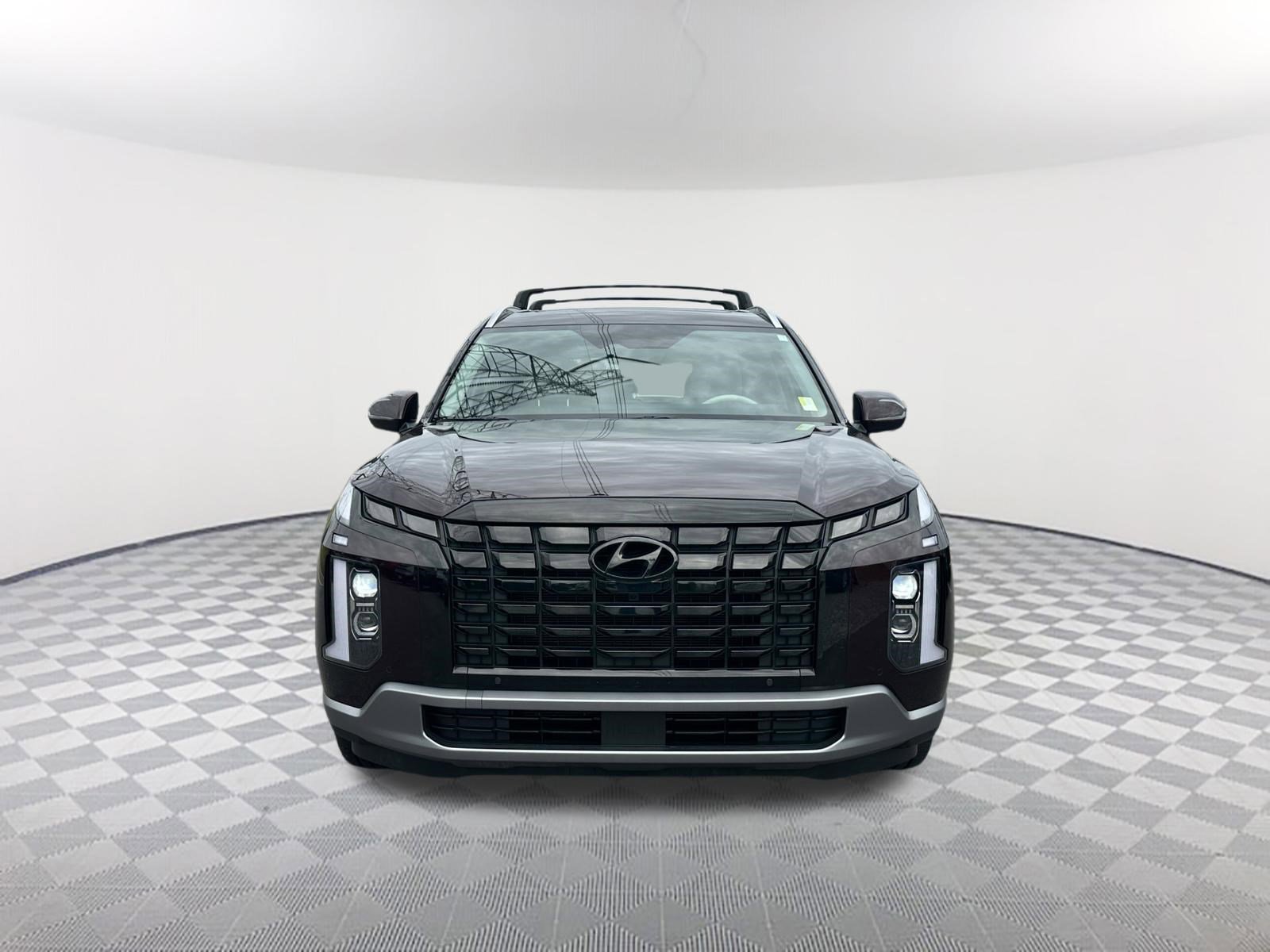 Used 2024 Hyundai Palisade Limited FWD image 2