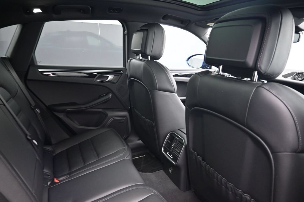 New 2026 Porsche Macan AWD/4WD image 7