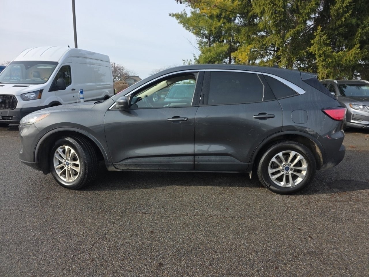 Used 2020 Ford Escape SE image 8