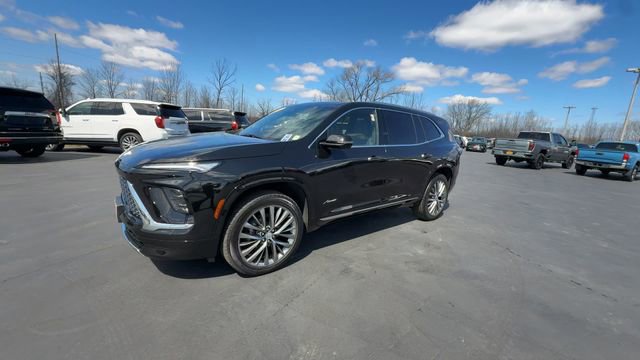 Used 2025 Buick Enclave Avenir image 4