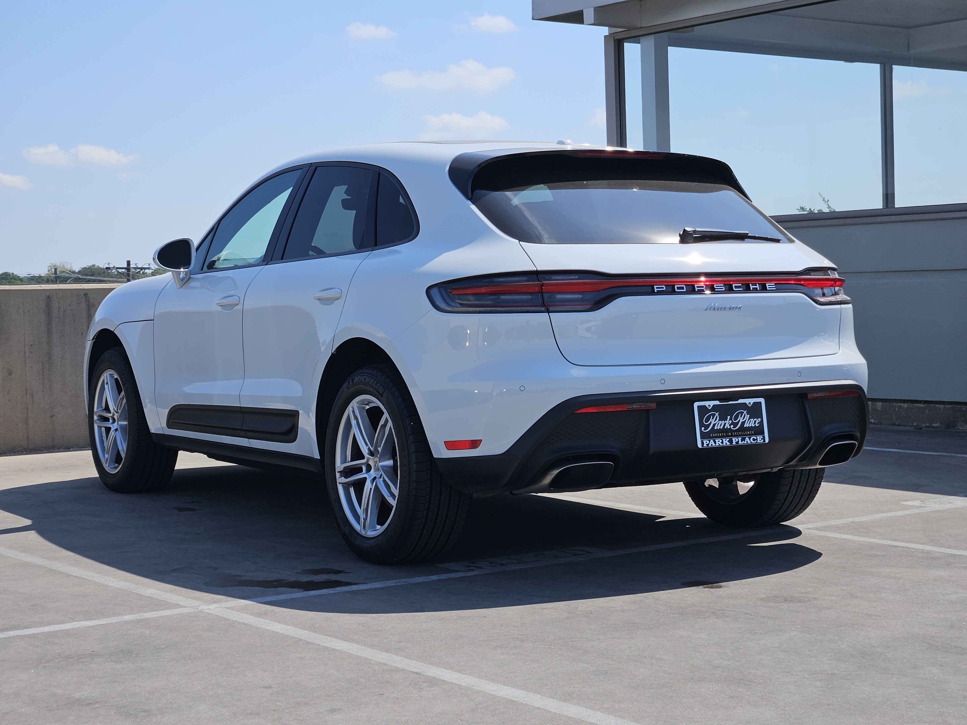 Certified 2026 Porsche Macan AWD/4WD image 3