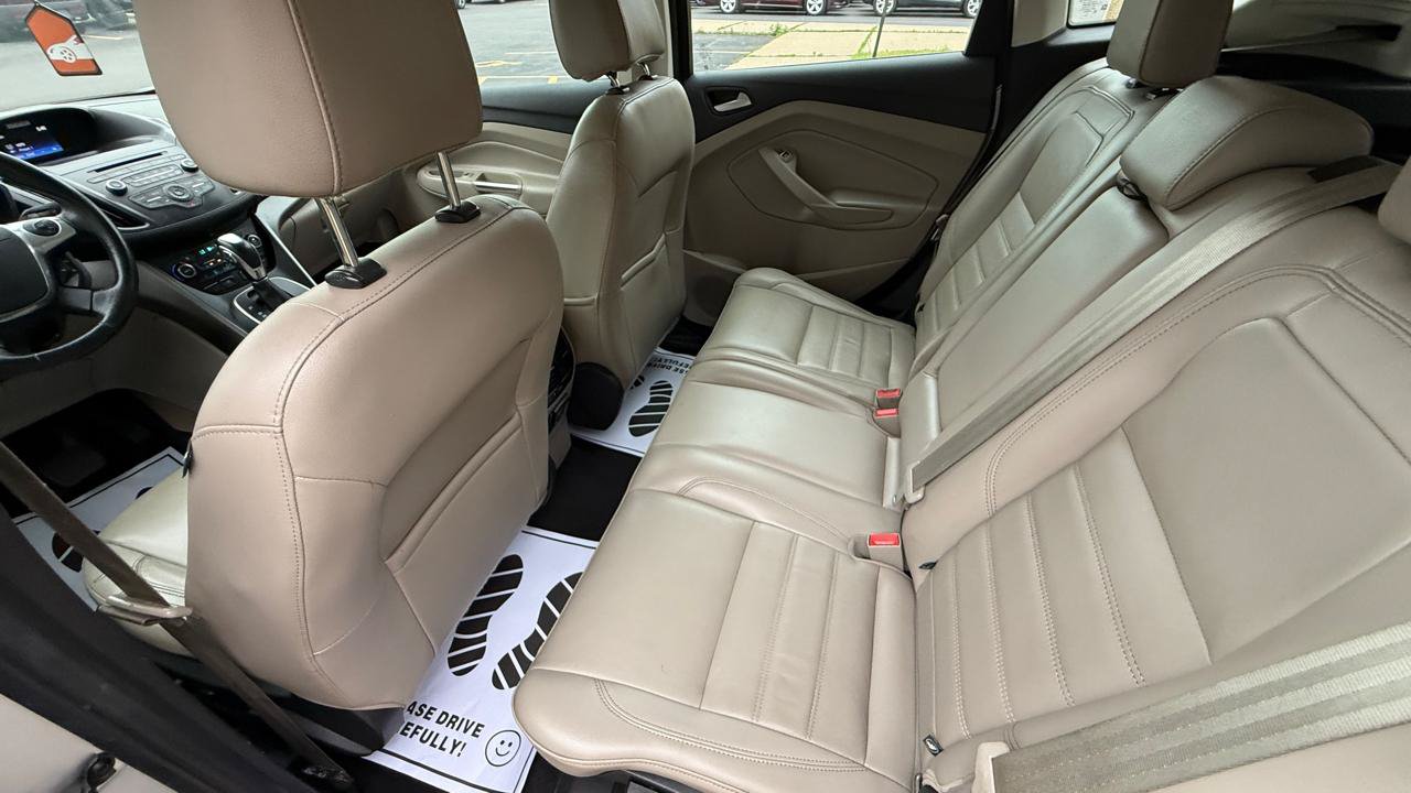 Used 2017 Ford C-MAX Energi SE w/ Equipment Group 402A FWD image 19