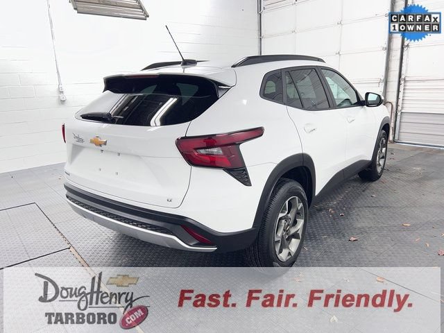Used 2025 Chevrolet Trax LT FWD image 8