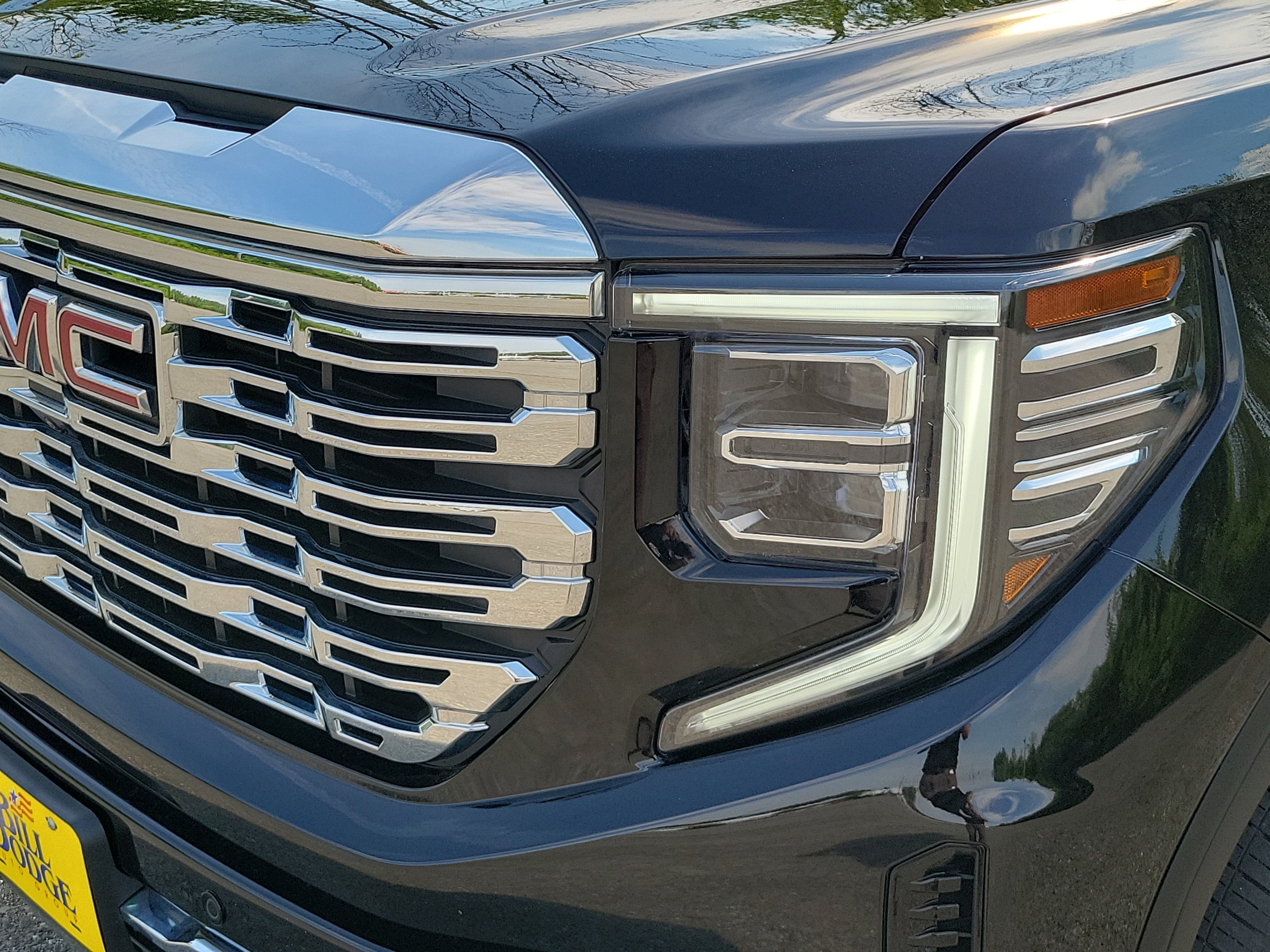 Used 2025 GMC Sierra 1500 Denali w/ Denali Reserve Package AWD/4WD image 9