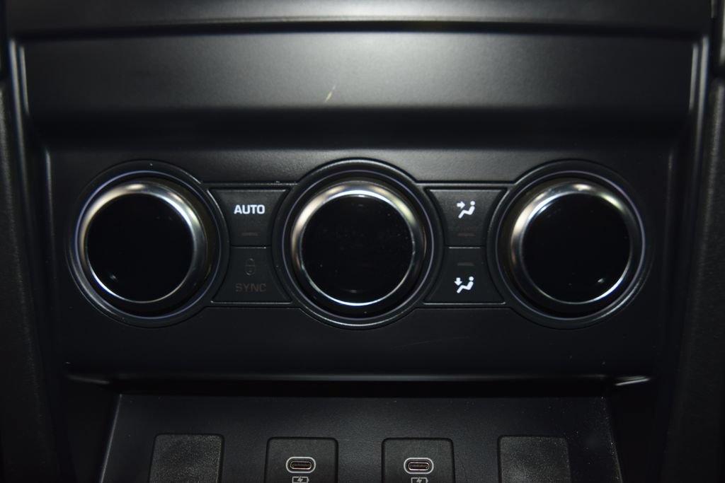 Used 2024 Land Rover Defender 130 X AWD/4WD image 45
