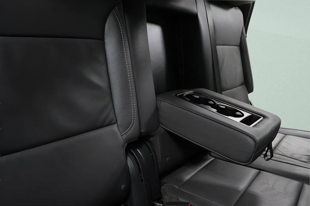Used 2025 Chevrolet Suburban Z71 image 26