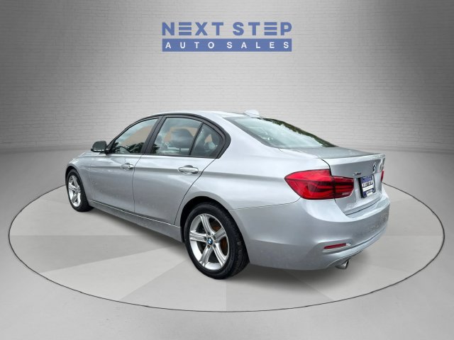 Used 2018 BMW 320i xDrive Sedan AWD/4WD image 5