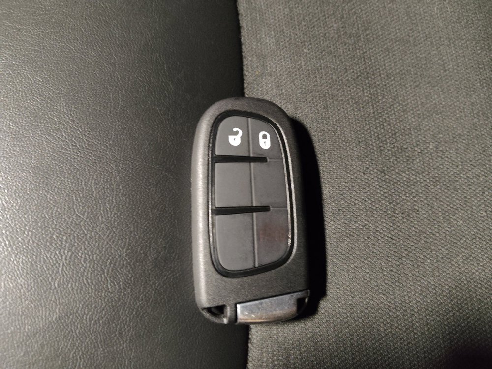 Used 2020 Jeep Cherokee Trailhawk AWD/4WD image 32