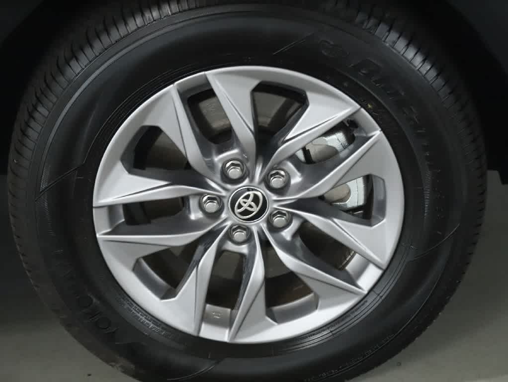 Certified 2026 Toyota Sienna LE AWD/4WD image 10