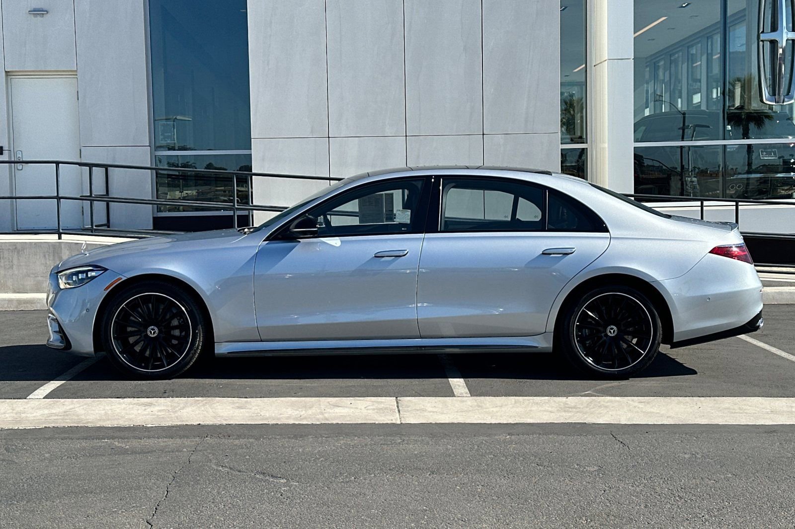 Used 2023 Mercedes-Benz S 500 4MATIC image 6