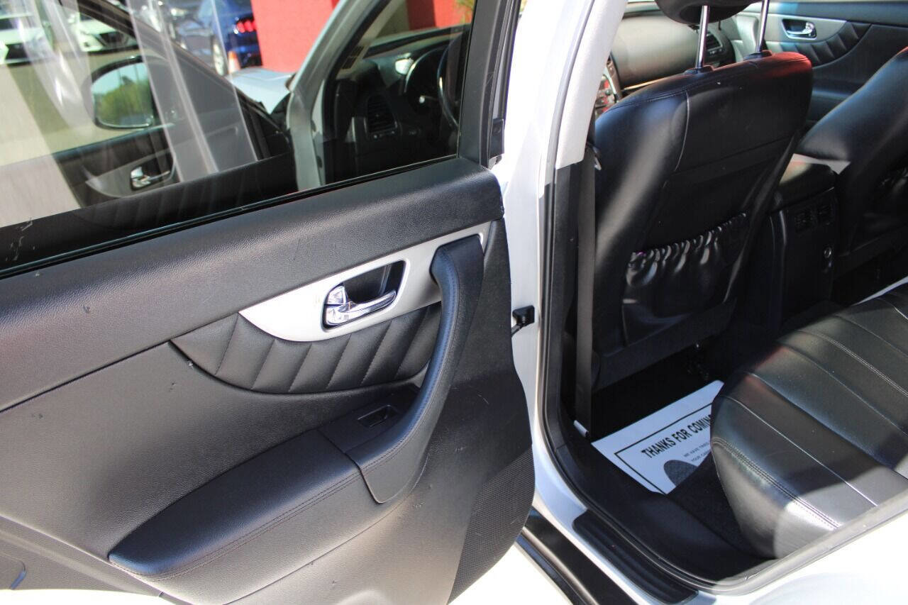 Used 2017 INFINITI QX70 2WD image 12
