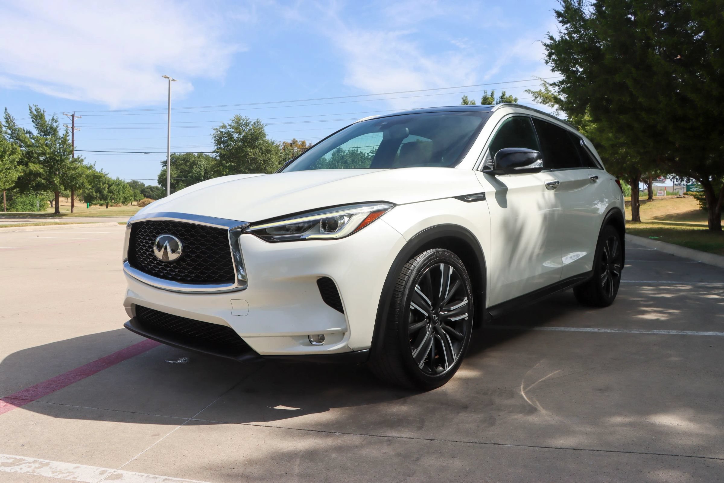 Used 2021 INFINITI QX50 Luxe w/ Appearance Package AWD/4WD image 3