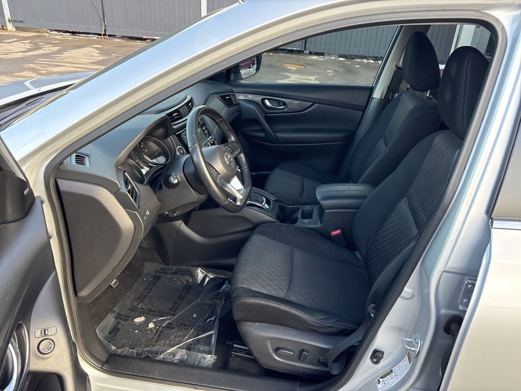 Used 2017 Nissan Rogue SV image 9