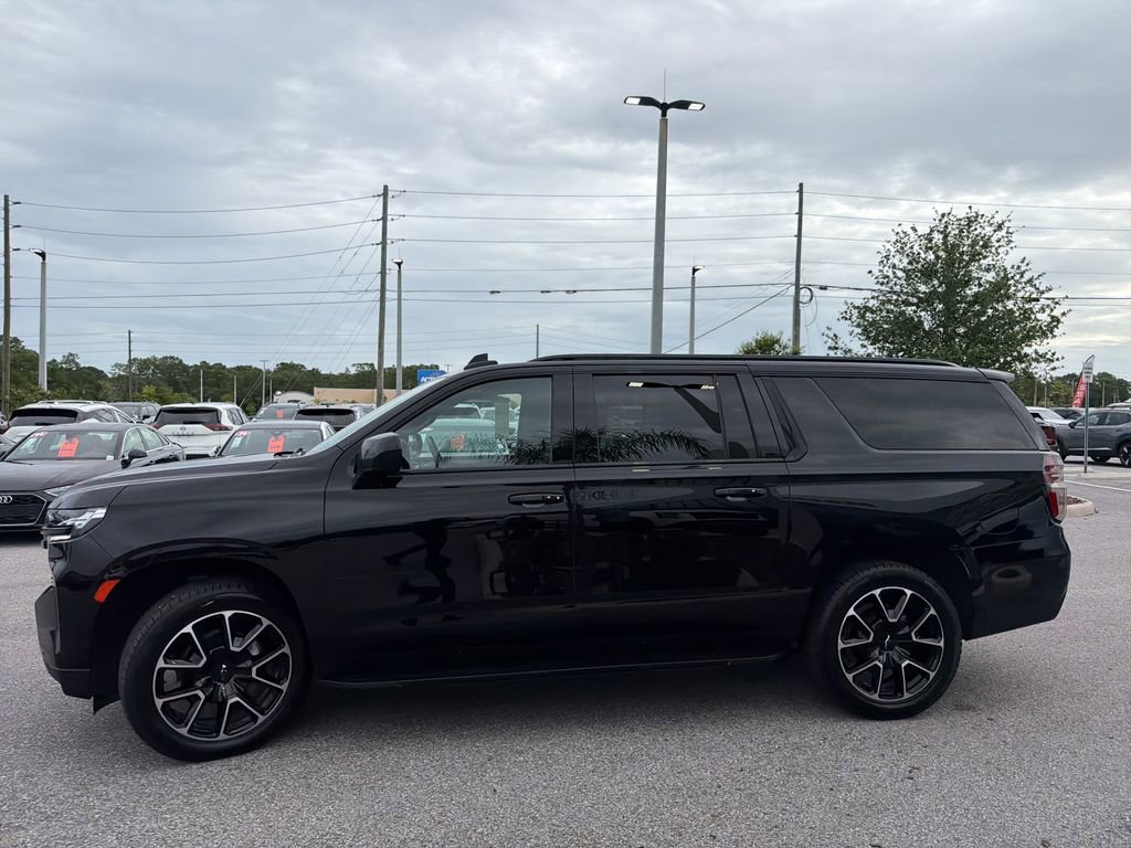Used 2024 Chevrolet Suburban RST RWD image 4