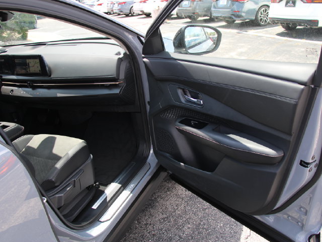 Used 2024 Nissan Ariya AWD image 29