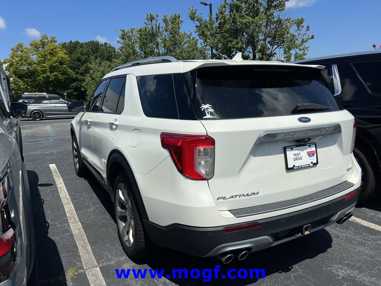 Used 2020 Ford Explorer Platinum w/ Premium Technology Package AWD/4WD image 2