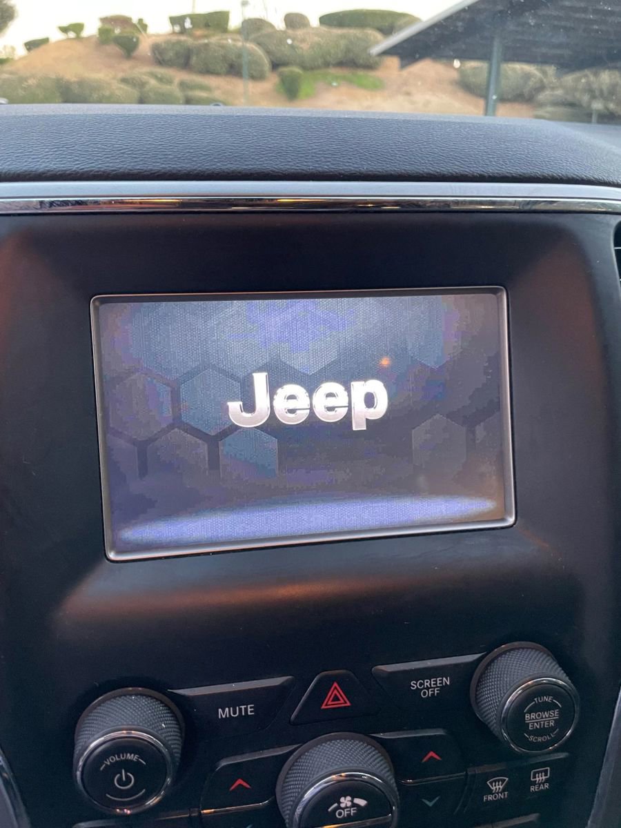 Used 2018 Jeep Grand Cherokee Laredo image 14