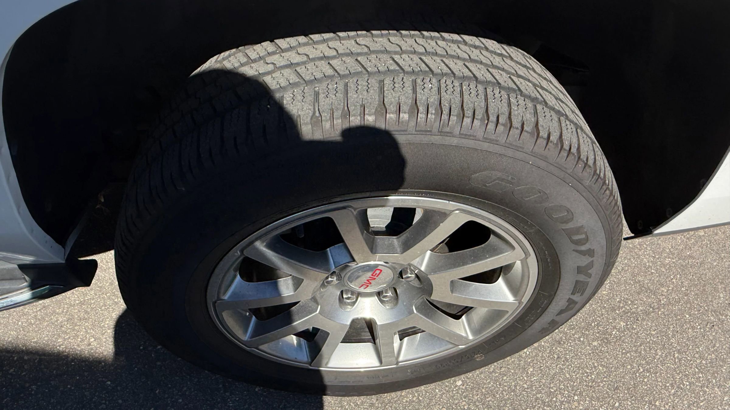 Used 2020 GMC Yukon XL Denali image 32