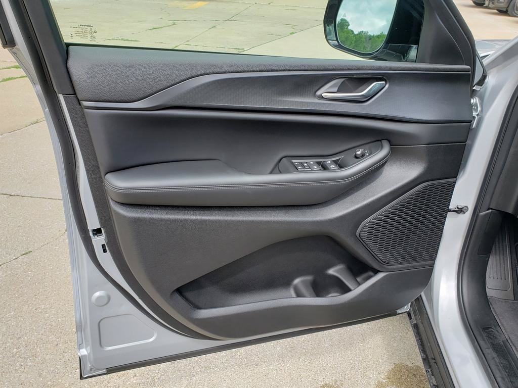 New 2025 Jeep Grand Cherokee 4WD image 13
