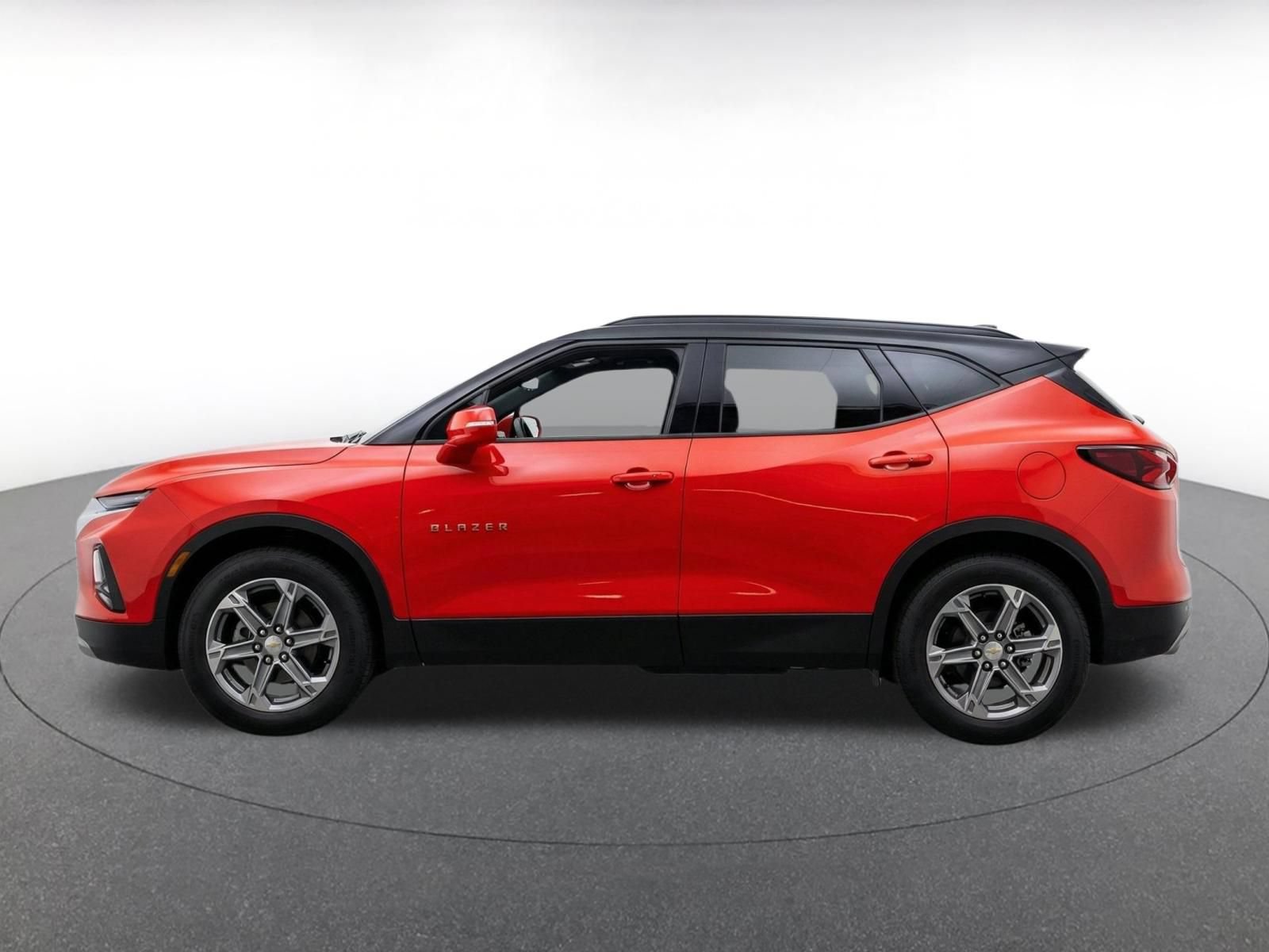 Used 2025 Chevrolet Blazer LT FWD image 4
