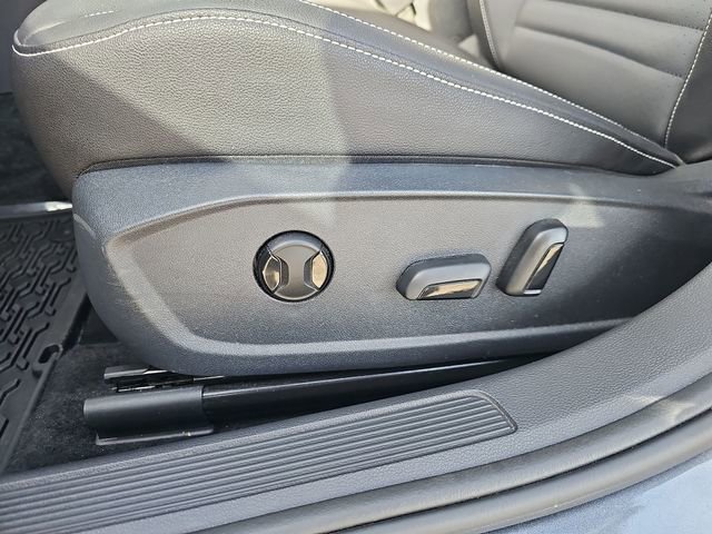 Used 2024 Volkswagen Jetta SE w/ Panoramic Sunroof Package image 21