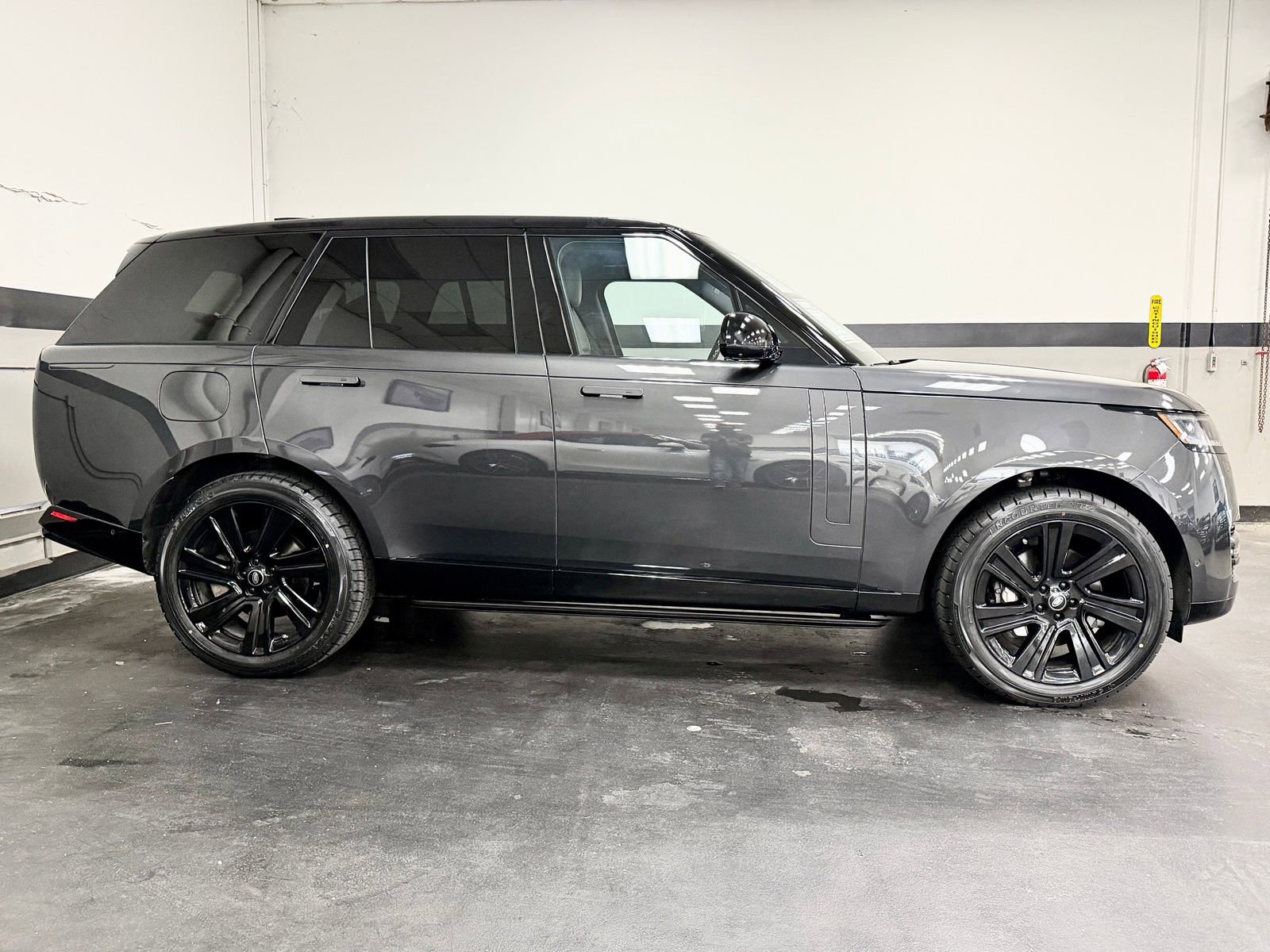 Used 2023 Land Rover Range Rover SE AWD/4WD image 5