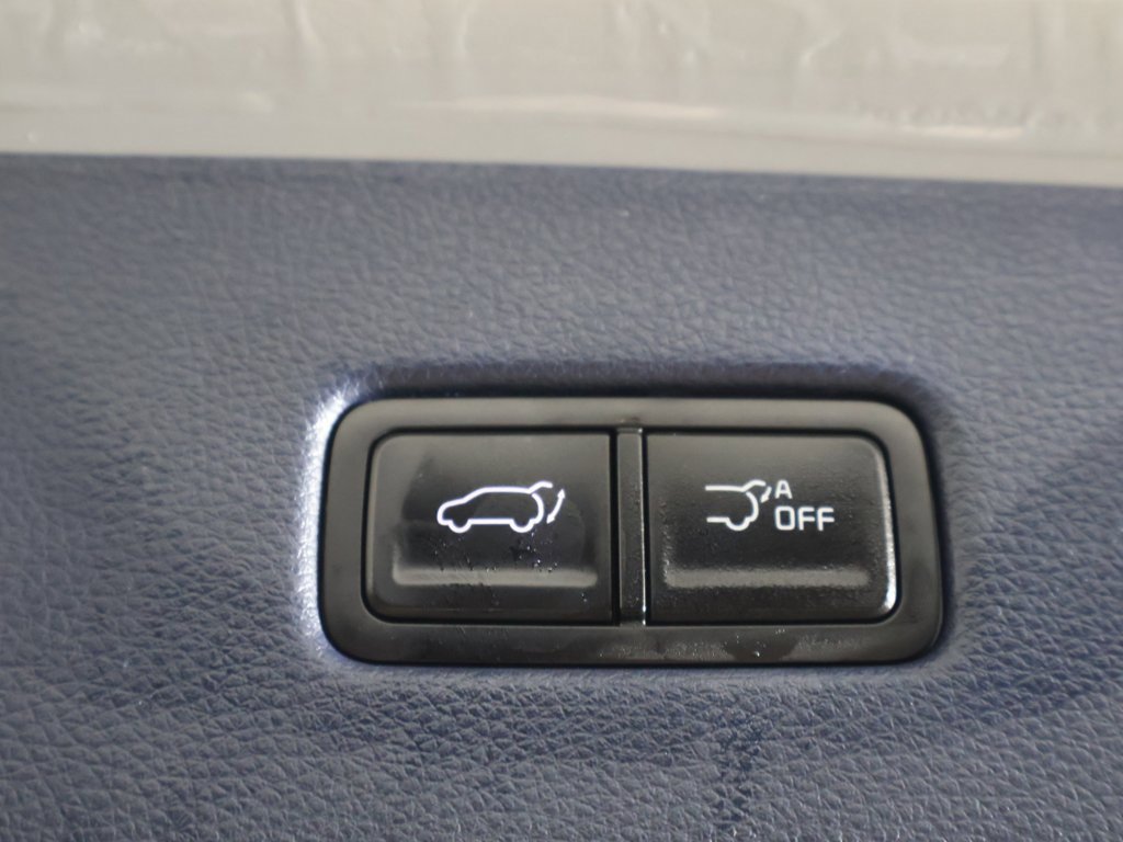 Used 2025 Kia Carnival EX image 21