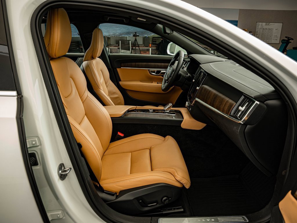 Used 2023 Volvo S90 B6 Ultimate w/ Lounge Package image 33