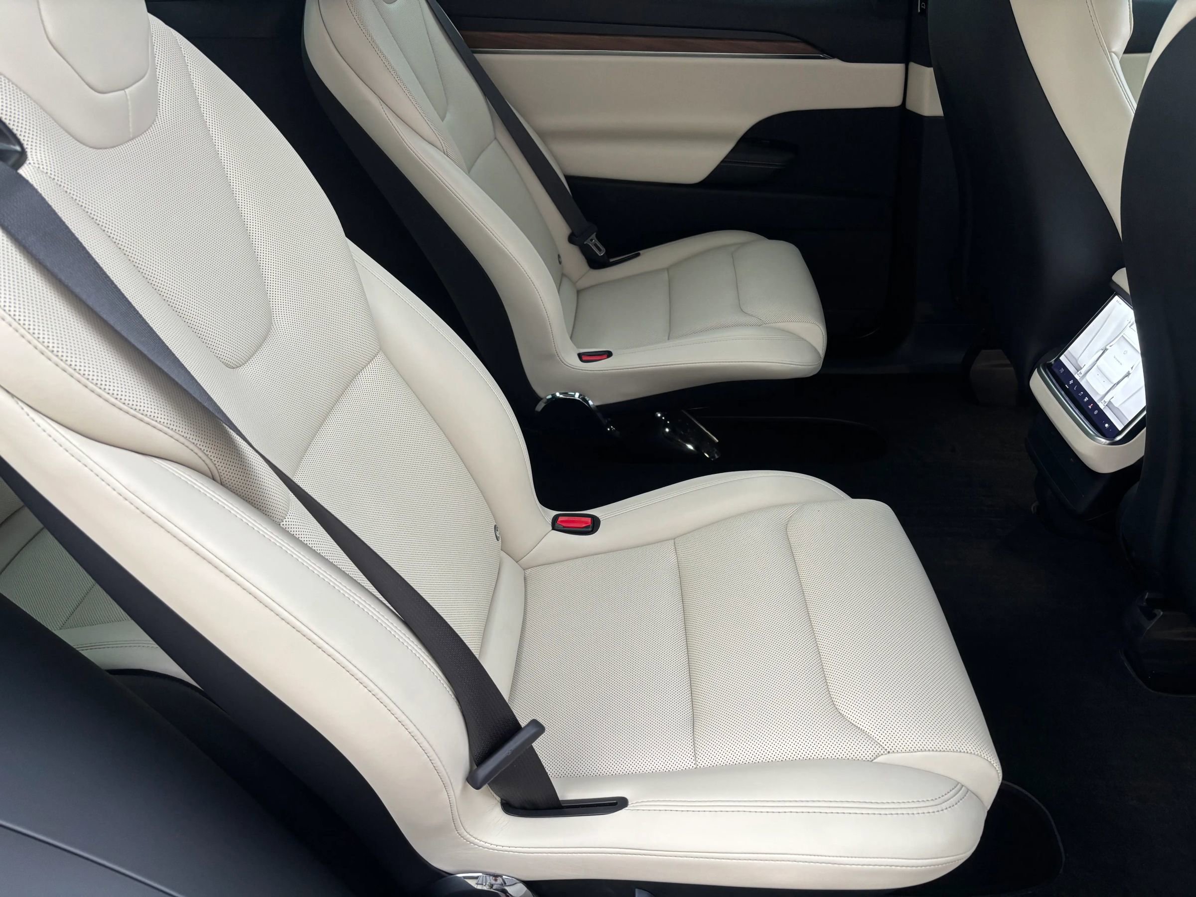 Used 2024 Tesla Model X image 13