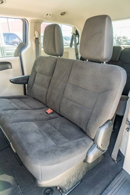 Used 2018 Dodge Grand Caravan SE w/ UConnect Hands-Free Group image 31