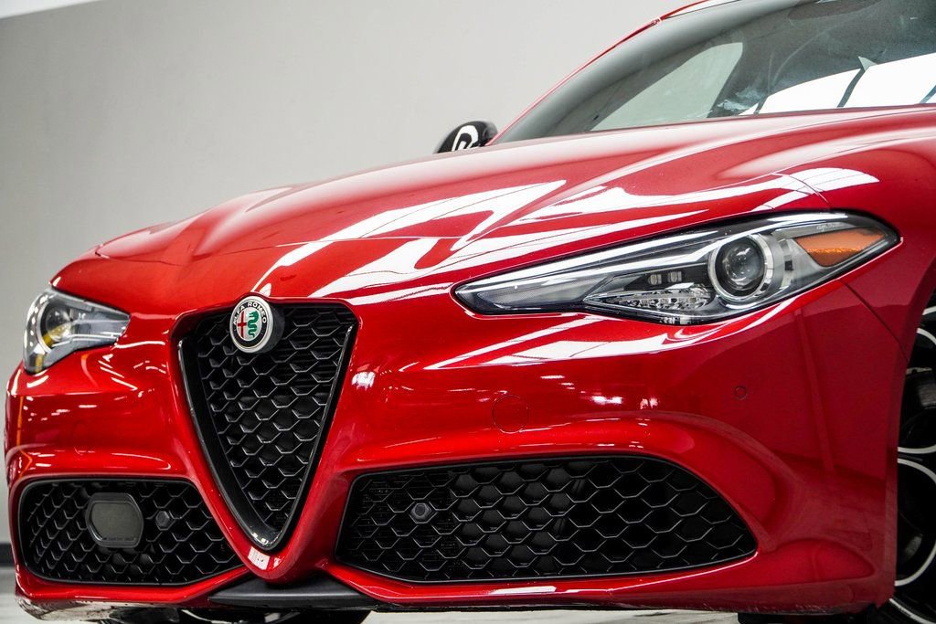 Used 2023 Alfa Romeo Giulia Veloce image 2