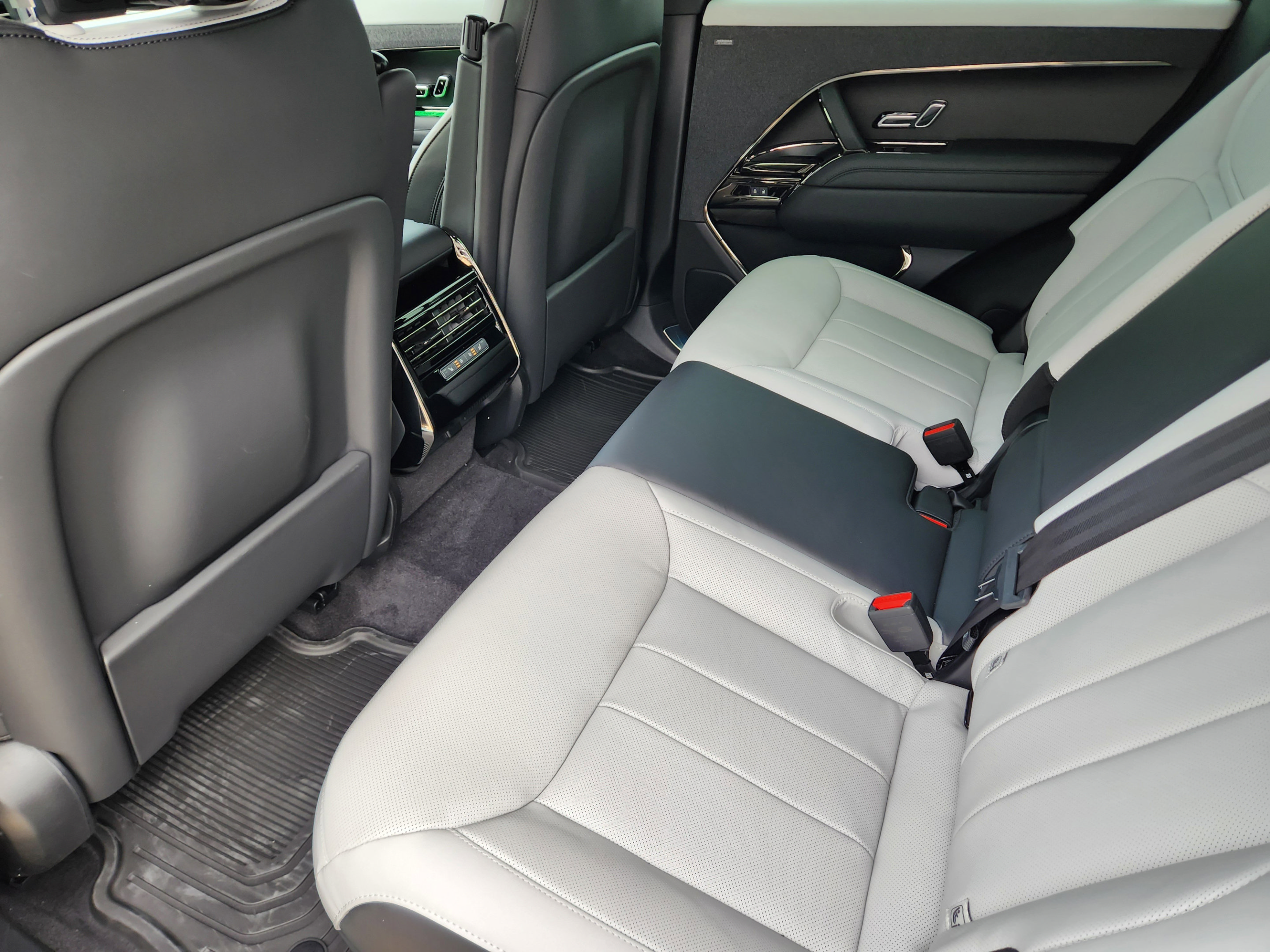 New 2026 Land Rover Range Rover Velar Belgravia AWD/4WD image 25