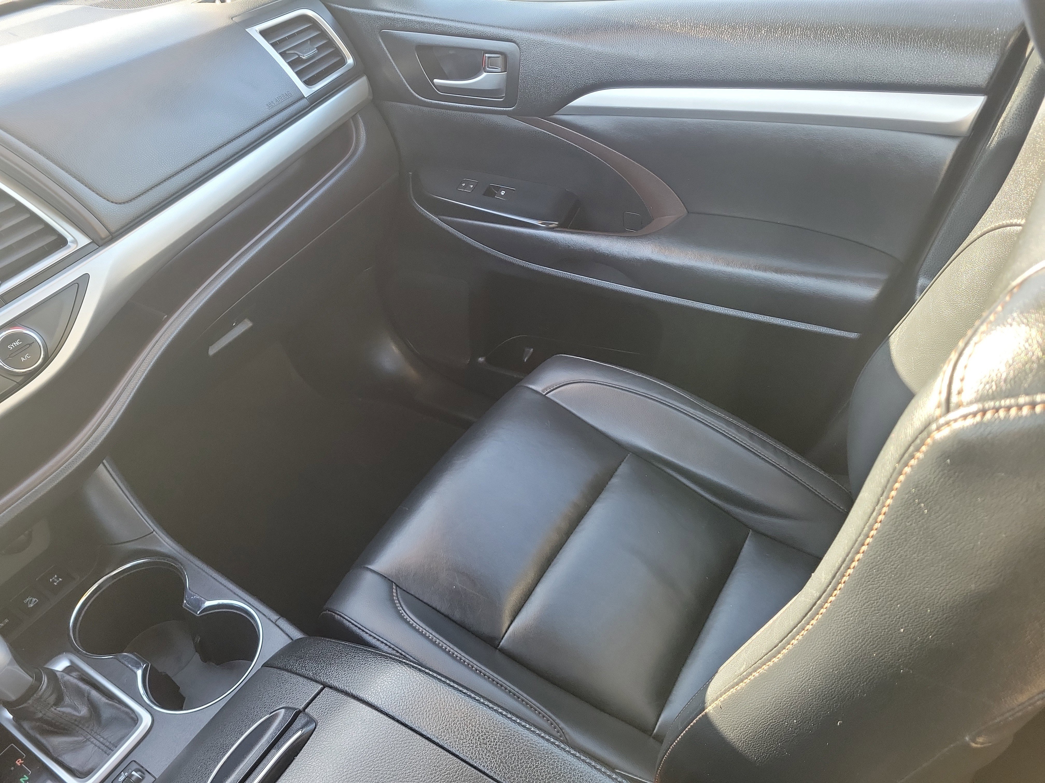 Used 2019 Toyota Highlander XLE image 19