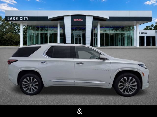 Used 2023 Chevrolet Traverse Premier FWD image 3