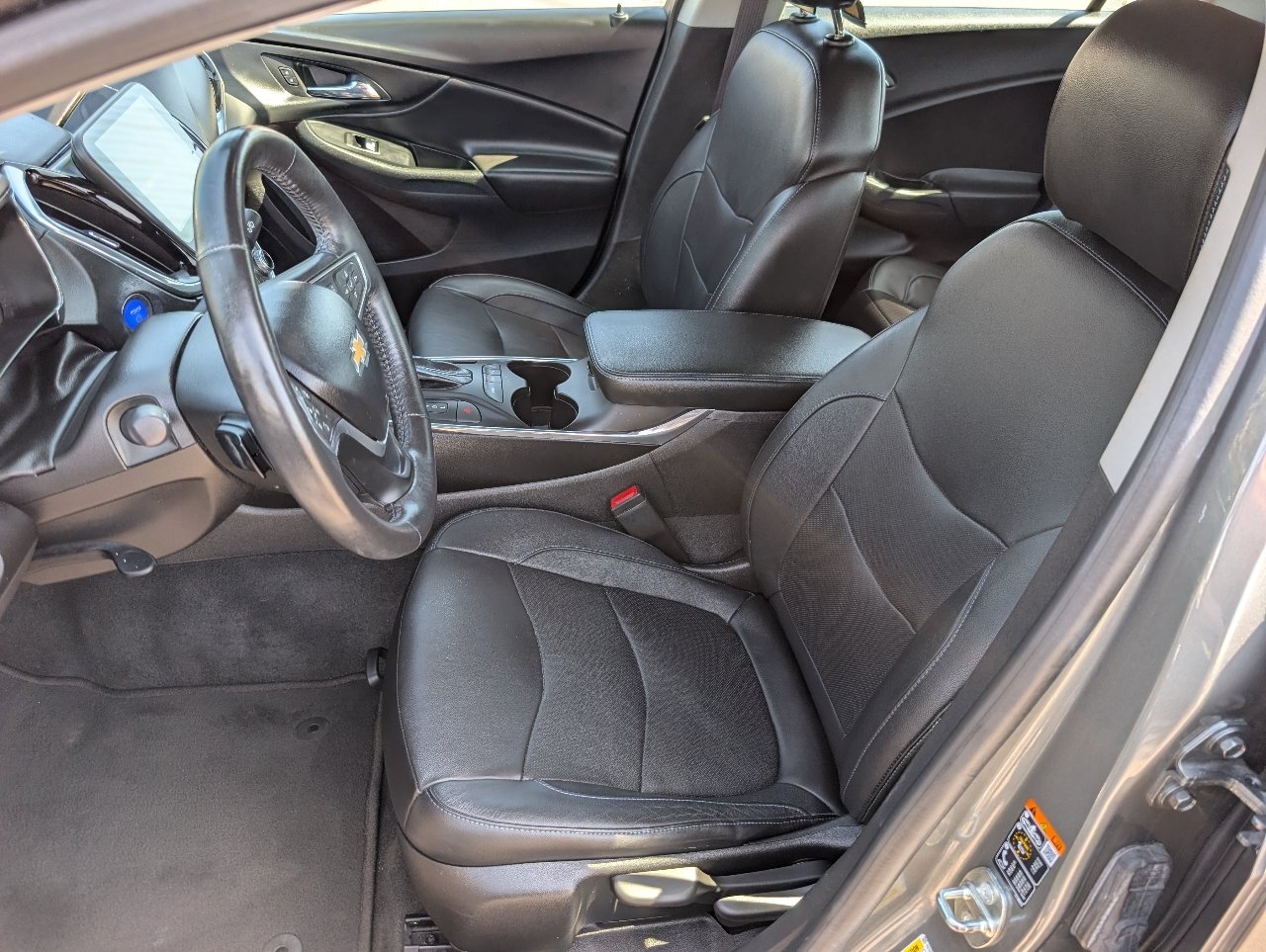 Used 2017 Chevrolet Volt Premier w/ Driver Confidence Package FWD image 2