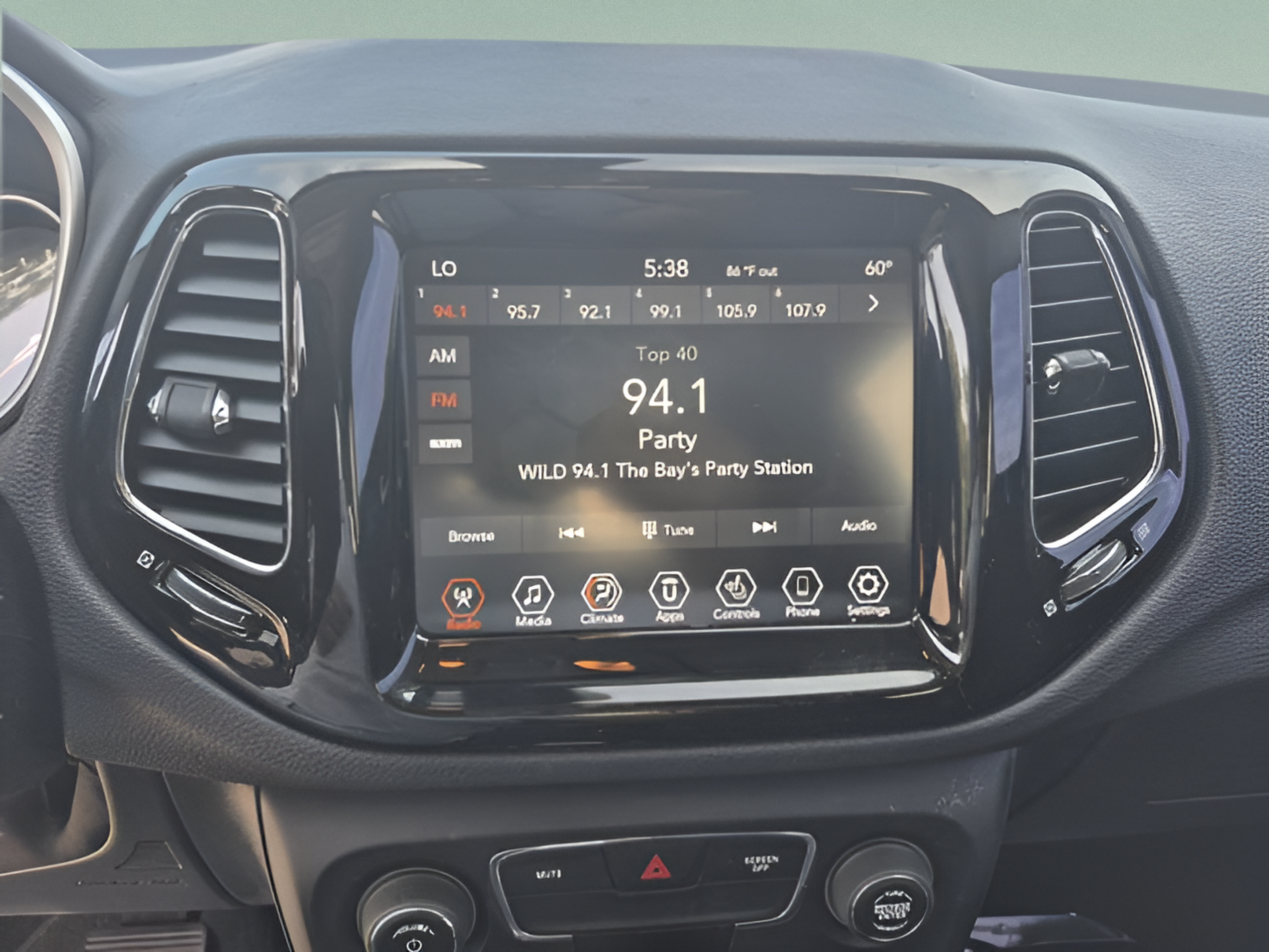 Used 2020 Jeep Compass Limited FWD image 25