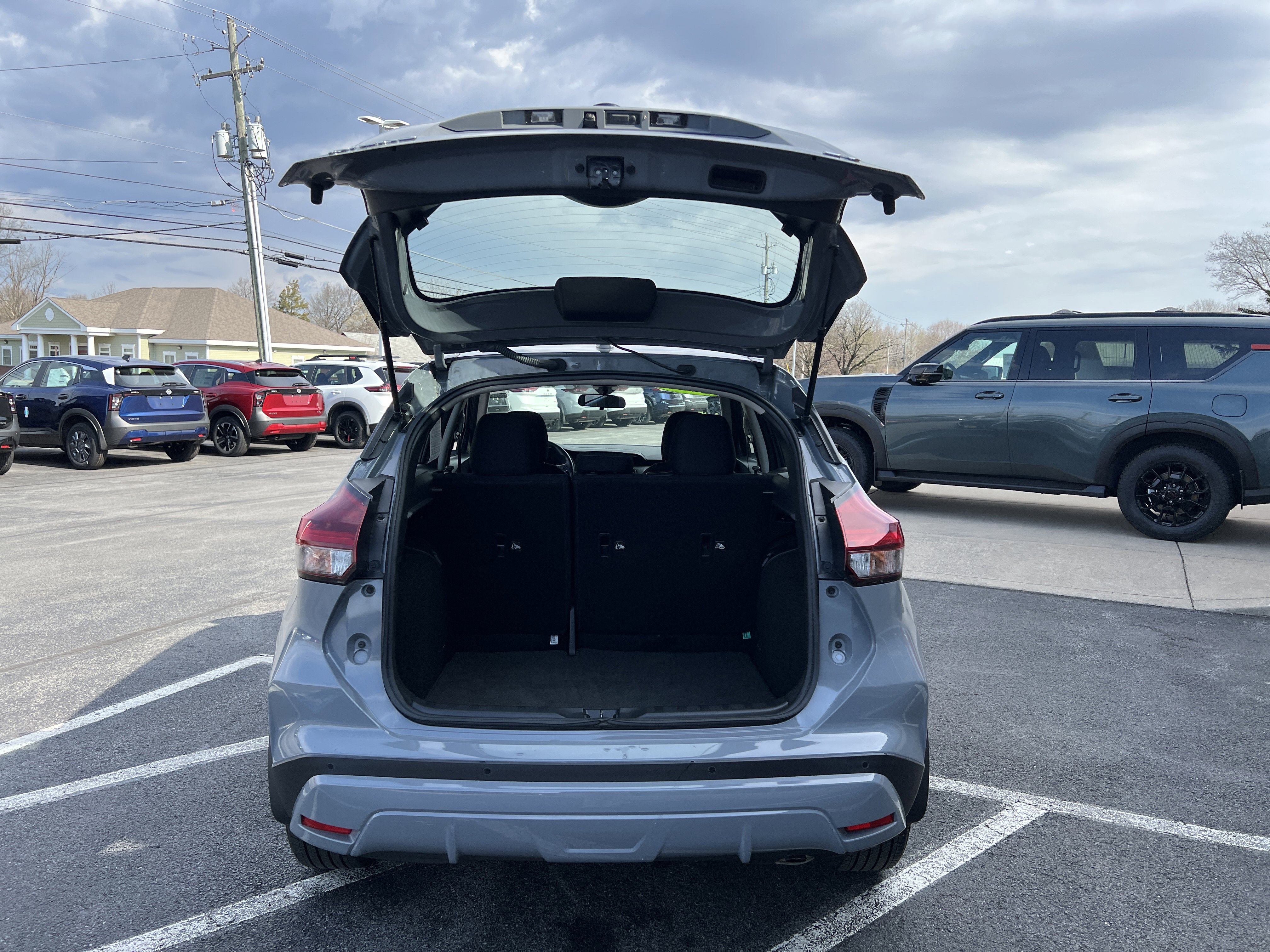 Used 2023 Nissan Kicks SV image 8