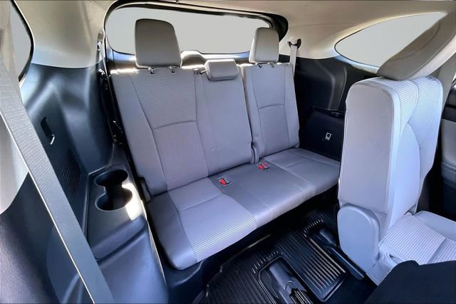 Used 2023 Toyota Highlander LE AWD/4WD image 25