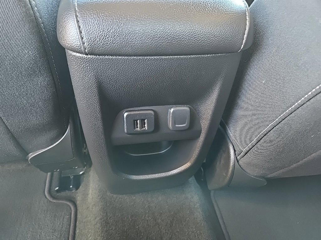 Used 2015 GMC Canyon SLE w/ SLE Convenience Package image 14